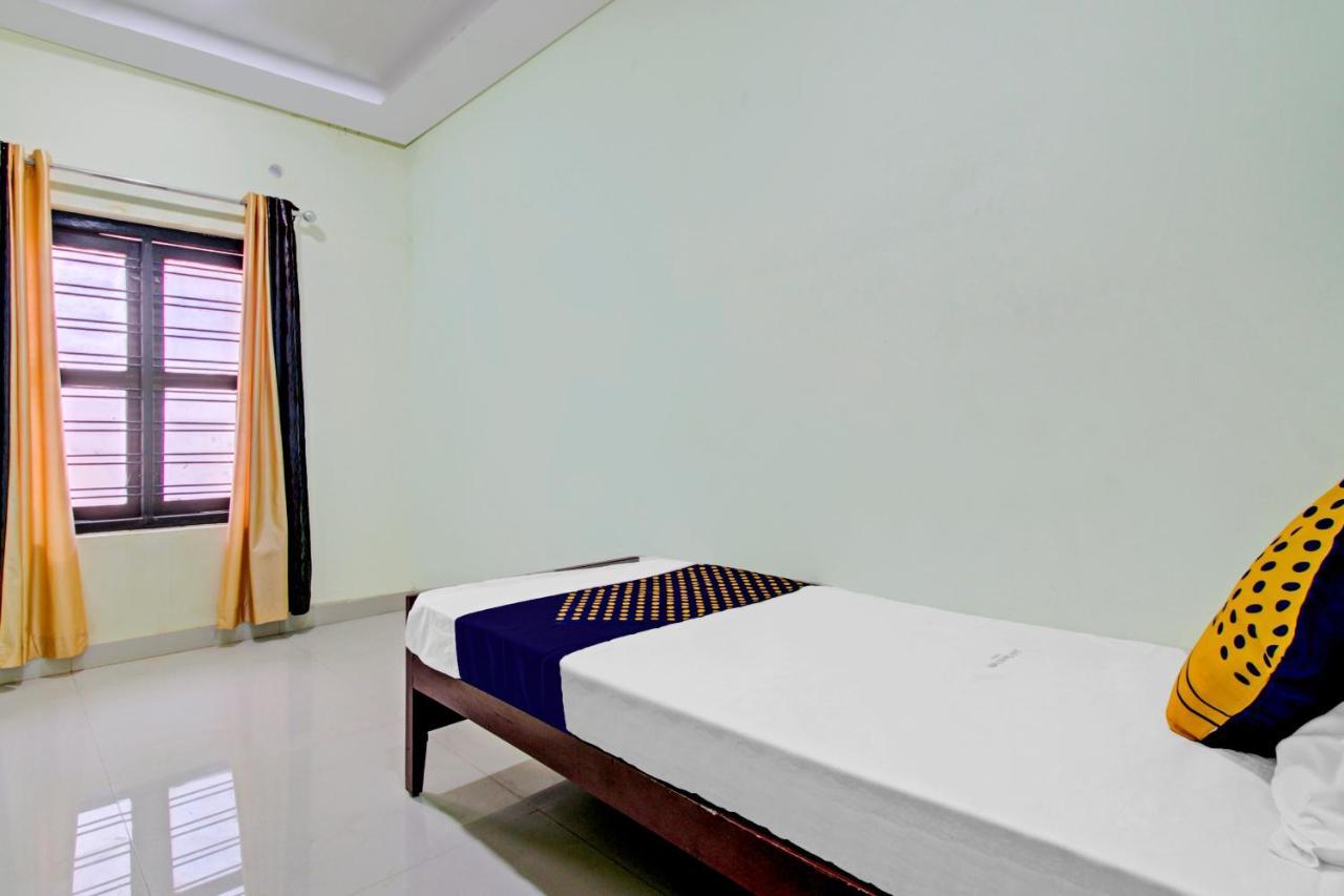 SPOT ON 73862 Jaya Tourist Home Varkala Bagian luar foto